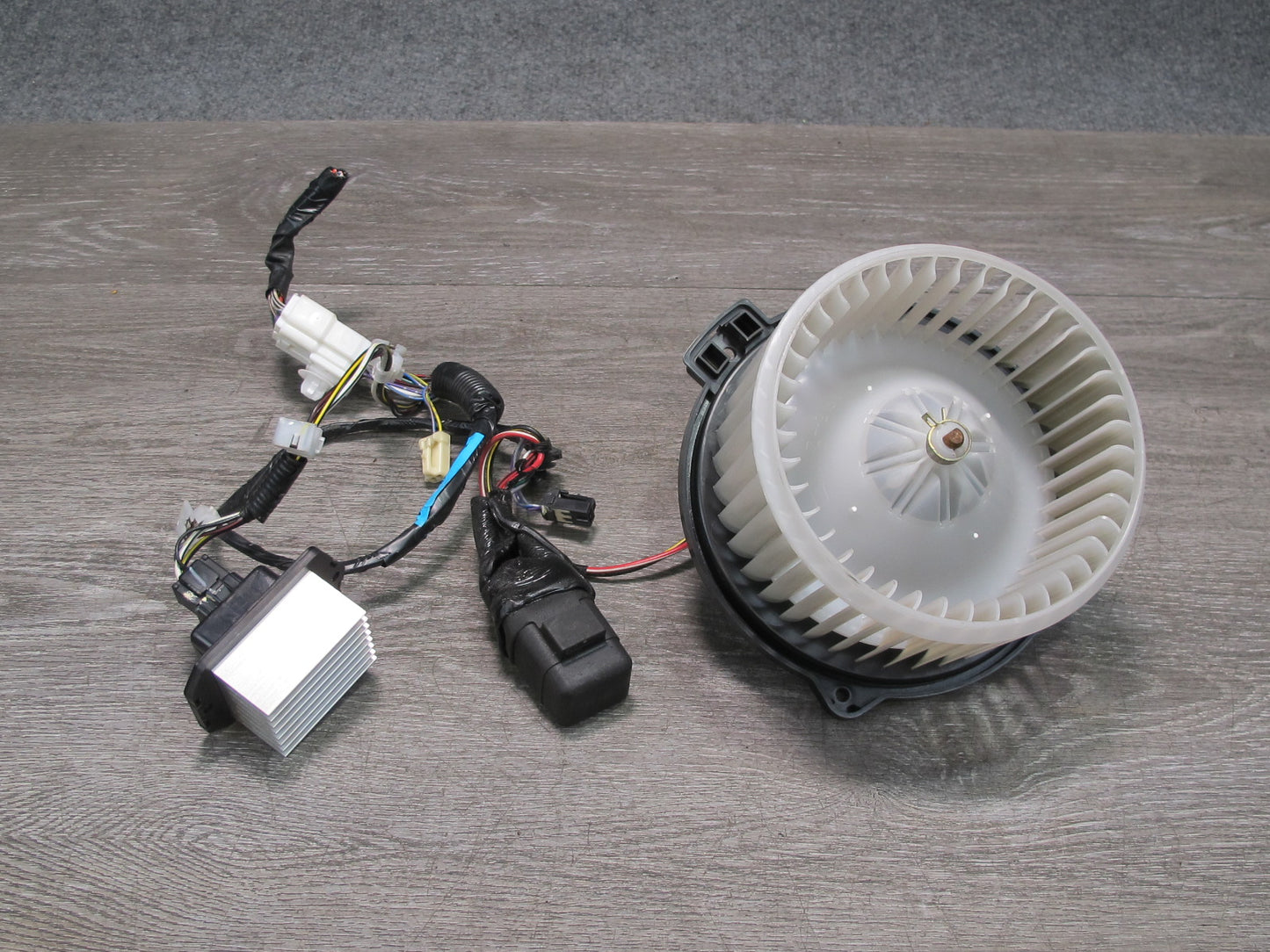 2003-2009 Lexus UZJ120L GX470 Rear A/C Heater Blower Motor Fan W/ Resistor Wire