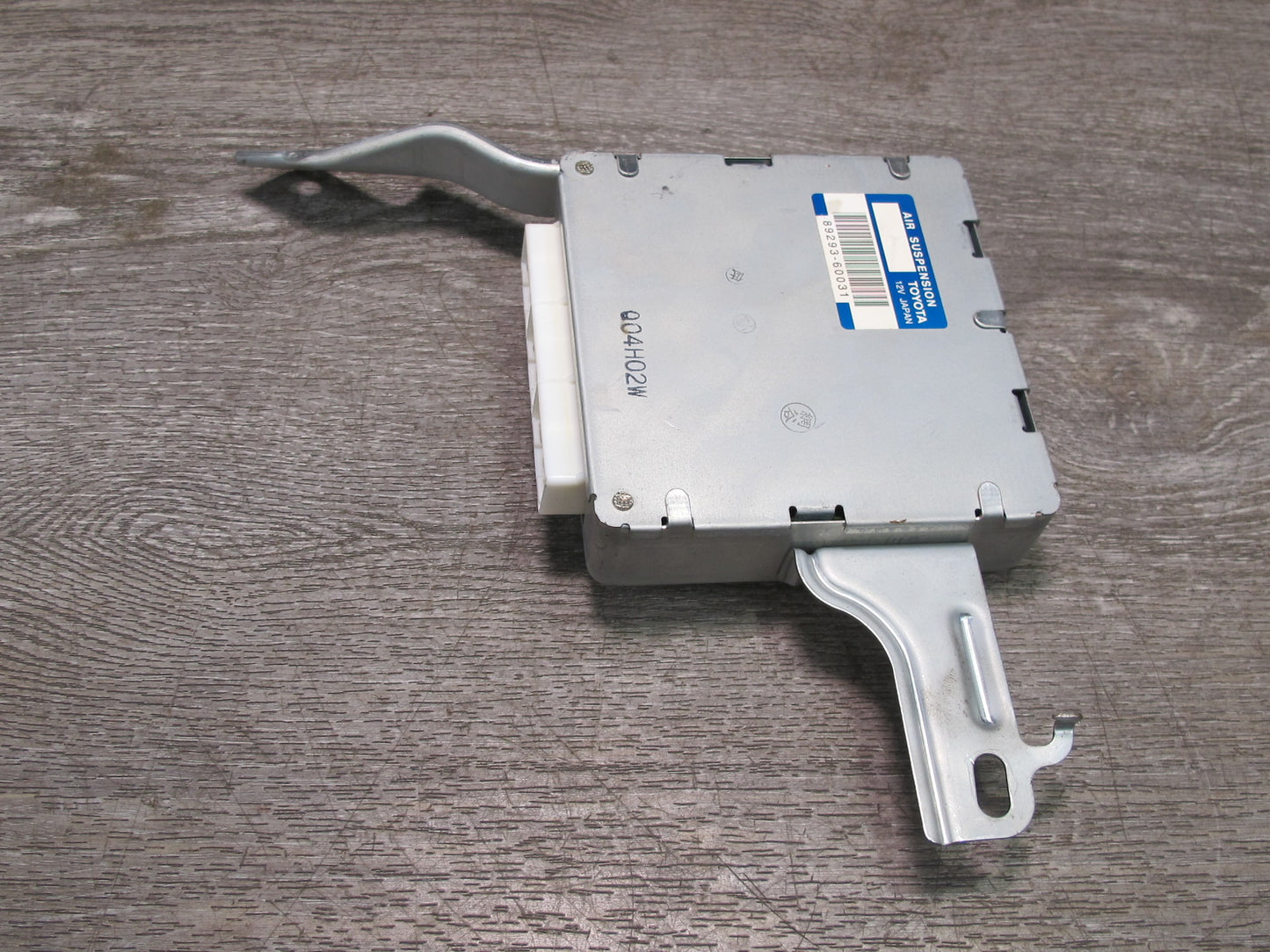 2003-2005 Lexus UZJ120L GX470 Air Suspension Control Module 89293-60031