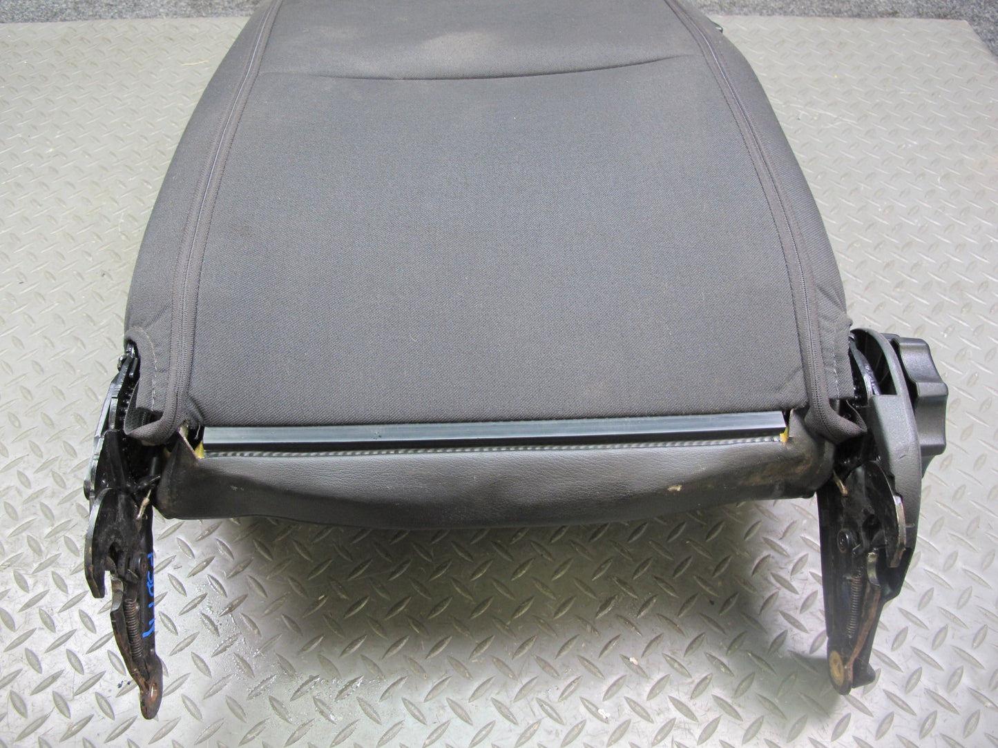 07-09 Pontiac Solstice GXP Front Right Seat Upper Leather Backrest Cushion OEM