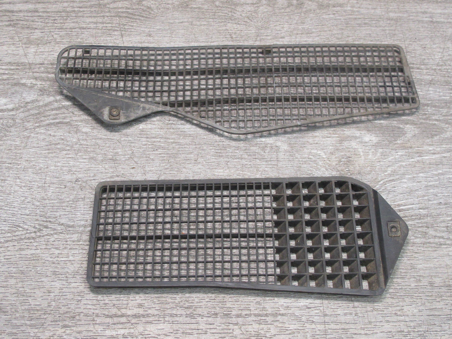 84-89 Nissan Z31 300ZX Set of 2 Front Left & Right Vent Cowl Grille OEM