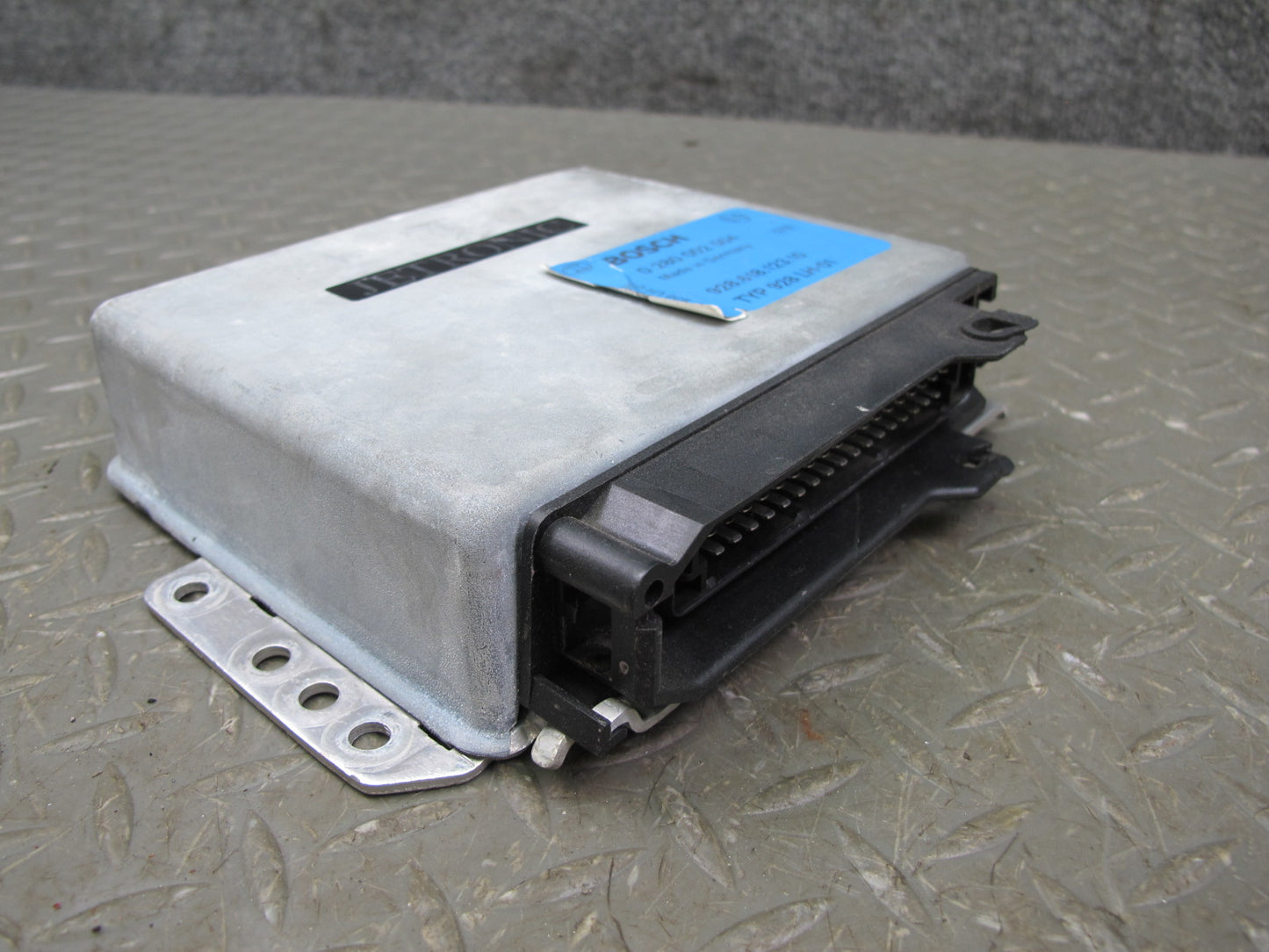 1987 Porsche 928S 5.0L M28.41 Engine ECU ECM Computer Control Module 92861812310