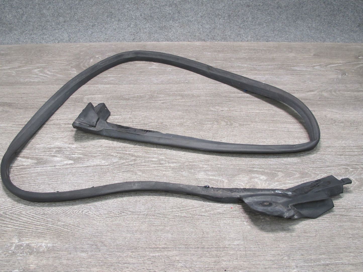 90-96 Chevrolet Corvette C4 Convertible Front Right Door Weatherstrip Seal OEM