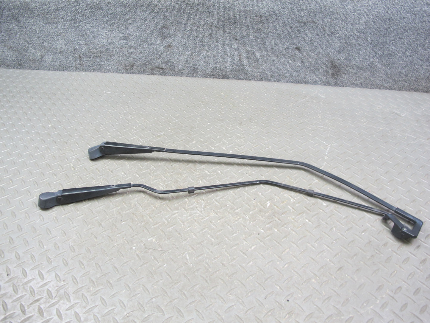 1987-1991 Porsche 928 S Rear Hatch Tail Gate Trunk Wiper Arm Set of 2