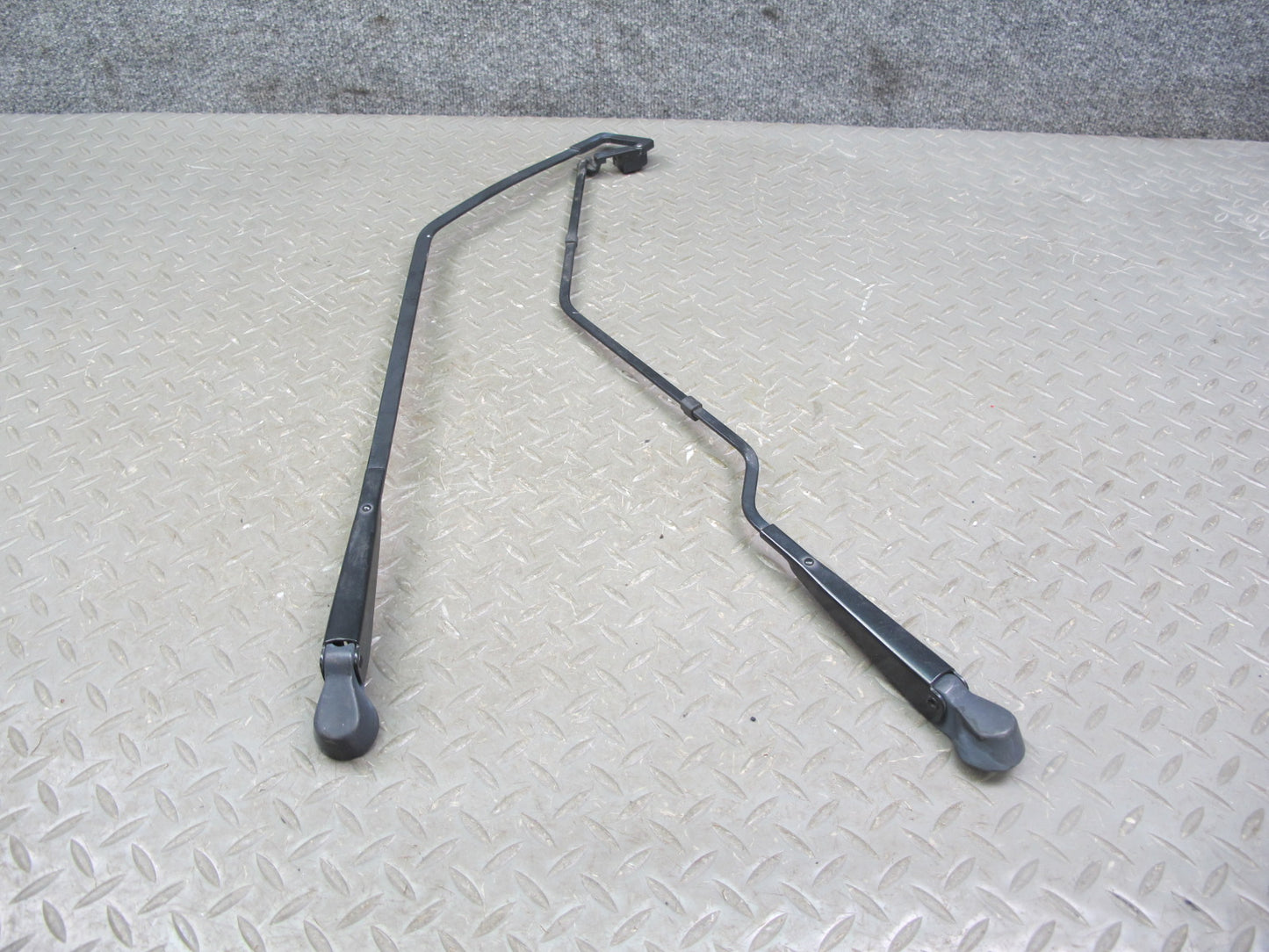 1987-1991 Porsche 928 S Rear Hatch Tail Gate Trunk Wiper Arm Set of 2