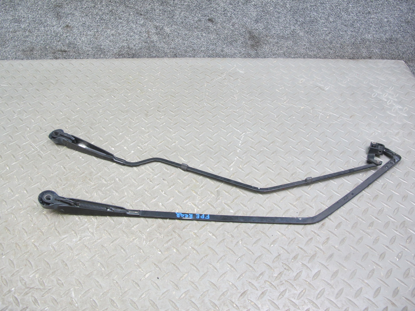 1987-1991 Porsche 928 S Rear Hatch Tail Gate Trunk Wiper Arm Set of 2