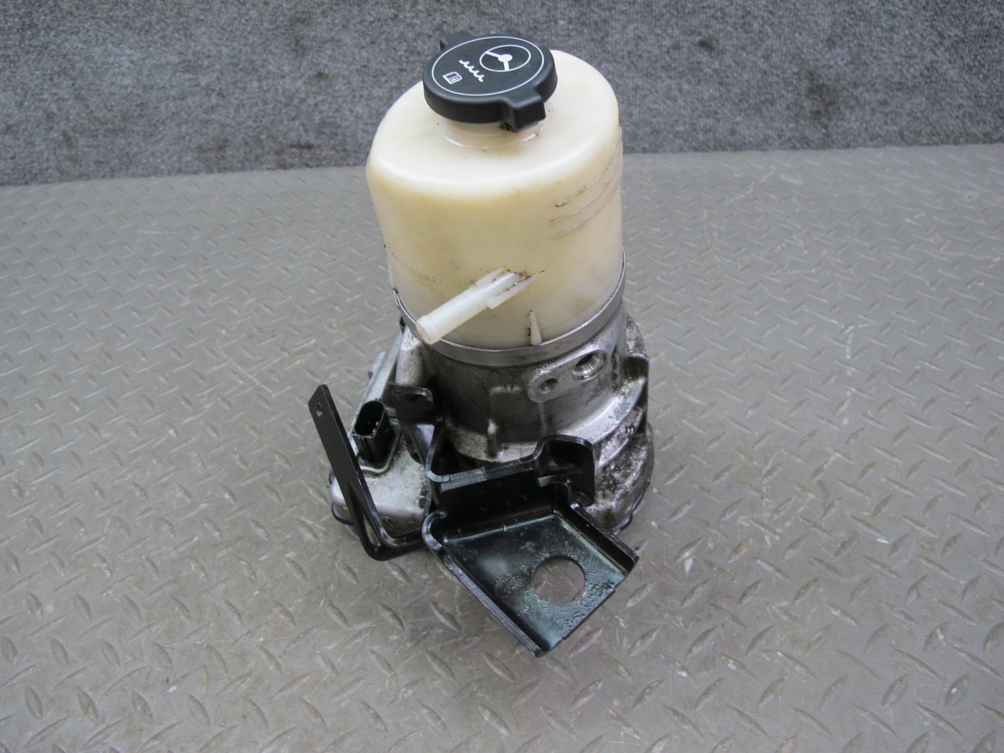 11-12 Fisker Karma Power Steering Pump w Fluid Reservoir Bottle Tank OEM