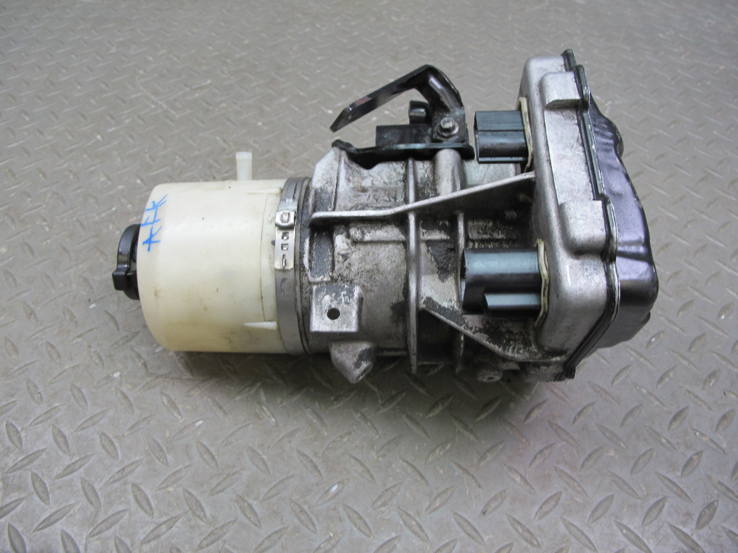 11-12 Fisker Karma Power Steering Pump w Fluid Reservoir Bottle Tank OEM