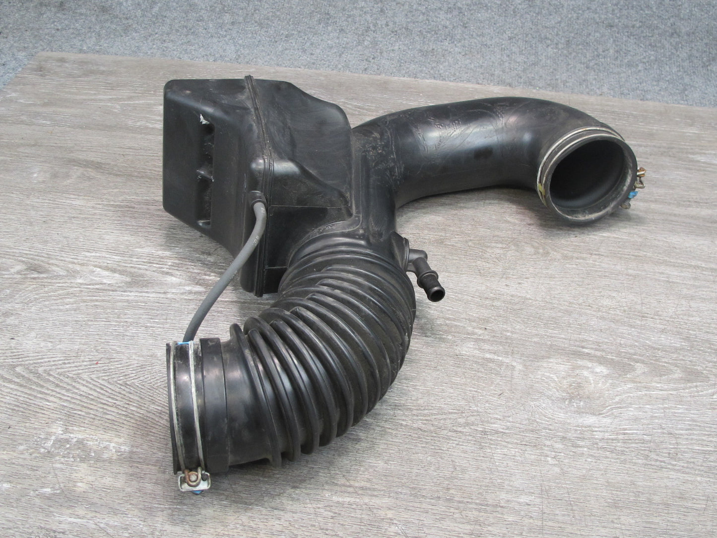 2003-2005 Lexus UZJ120L GX470 Air Cleaner Resonator Tube Hose 17880-50060