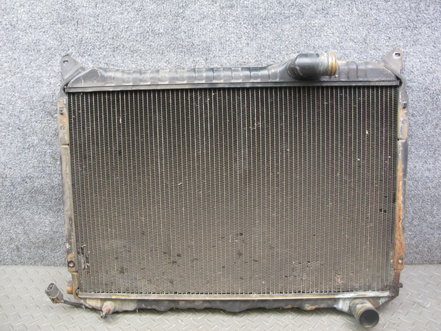 84-89 Nissan Z31 300ZX M/T Turbo Engine Cooling Radiator OEM