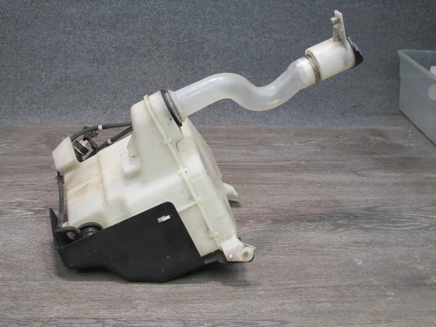 2003-2009 Lexus GX470 Windshield Washer Fluid Reservoir Tank W/ Filler Neck Pump