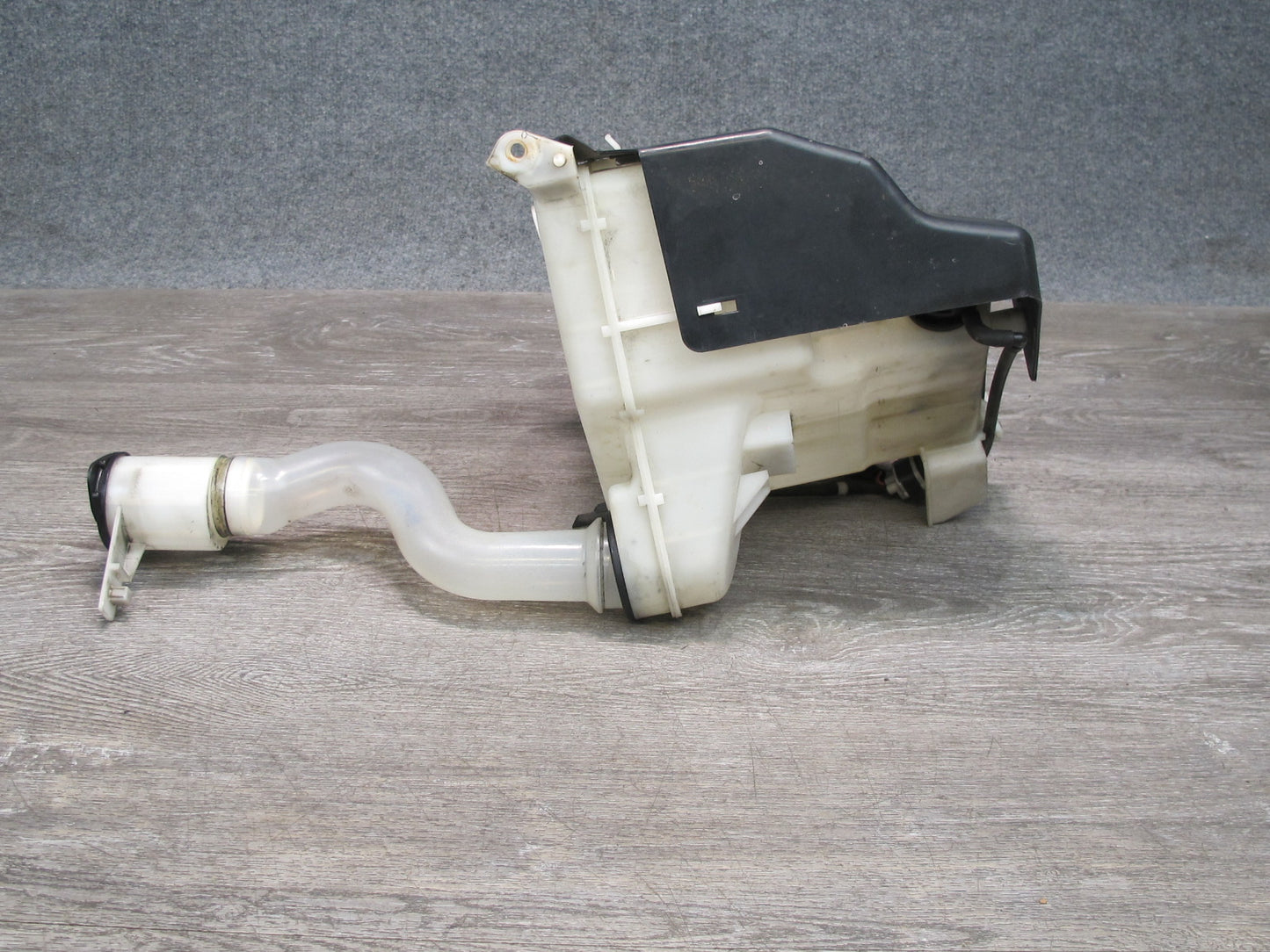 2003-2009 Lexus GX470 Windshield Washer Fluid Reservoir Tank W/ Filler Neck Pump