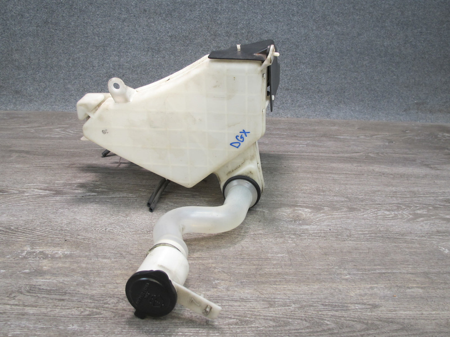 2003-2009 Lexus GX470 Windshield Washer Fluid Reservoir Tank W/ Filler Neck Pump