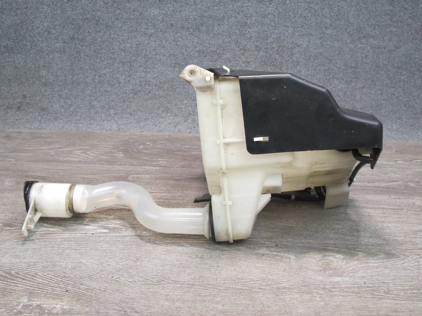 2003-2009 Lexus GX470 Windshield Washer Fluid Reservoir Tank W/ Filler Neck Pump