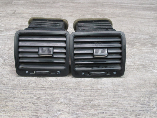 06-09 VW Rabbit GTI R32 Set of 2 Front Dash Left & Right A/C Air Vent Grille OEM