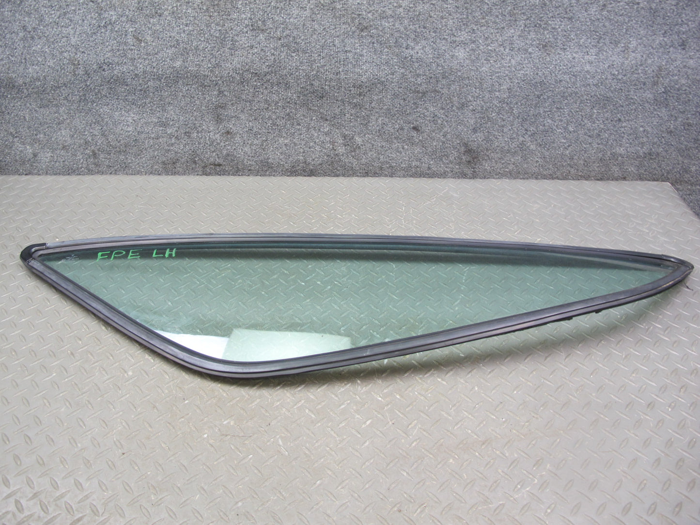 1983-1991 Porsche 928 S Rear Left Driver Side Quarter Window Glass W/ Seal