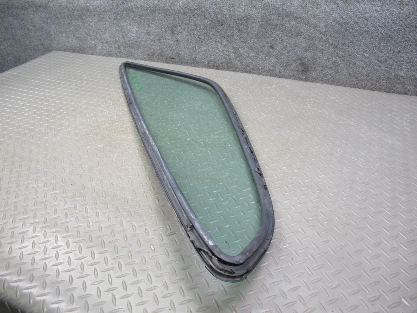 1983-1991 Porsche 928 S Rear Left Driver Side Quarter Window Glass W/ Seal