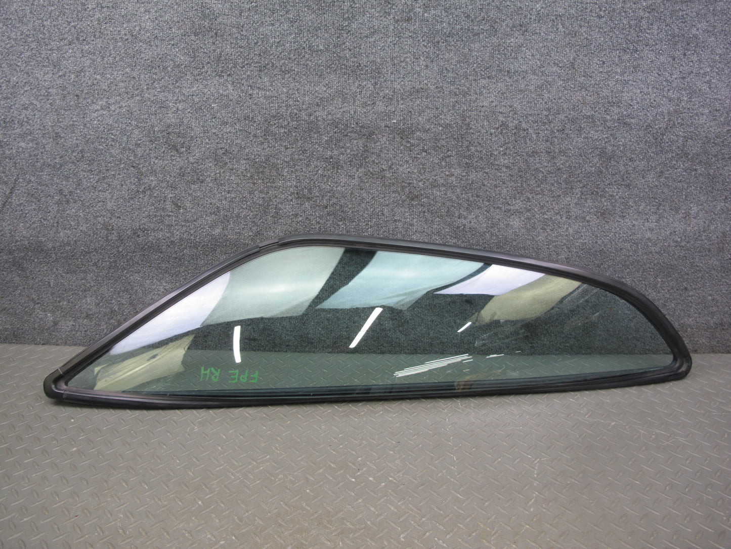 1983-1991 Porsche 928 S Rear Right Passenger Side Quarter Window Glass W/ Seal