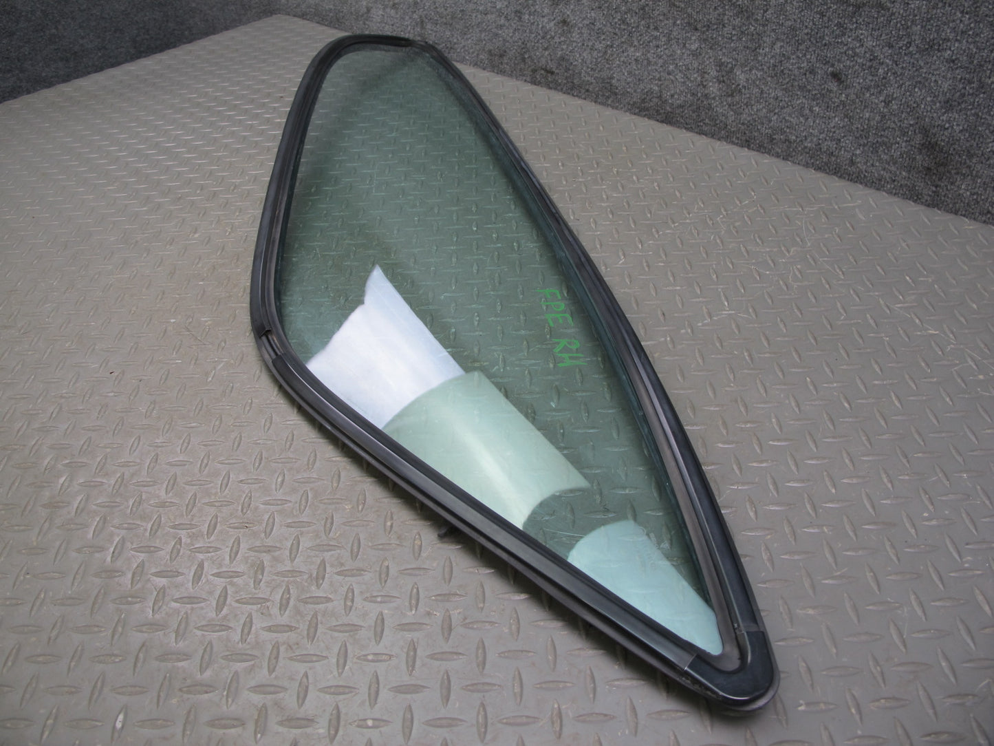 1983-1991 Porsche 928 S Rear Right Passenger Side Quarter Window Glass W/ Seal