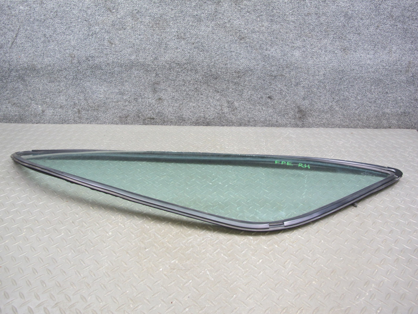 1983-1991 Porsche 928 S Rear Right Passenger Side Quarter Window Glass W/ Seal