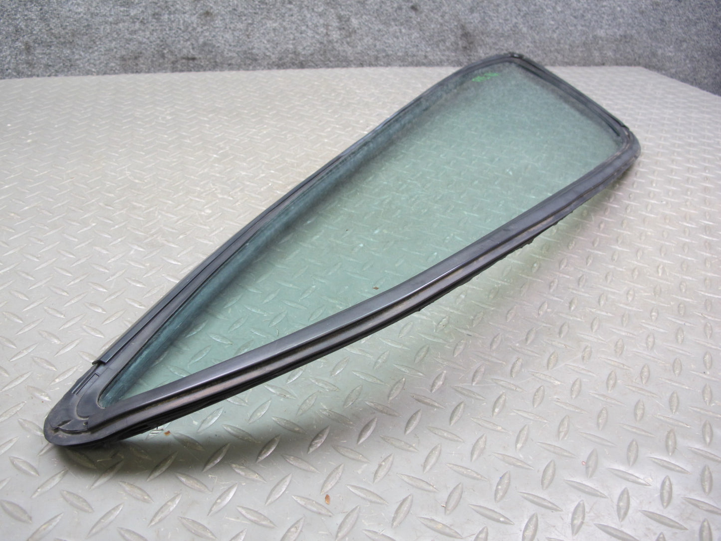 1983-1991 Porsche 928 S Rear Right Passenger Side Quarter Window Glass W/ Seal