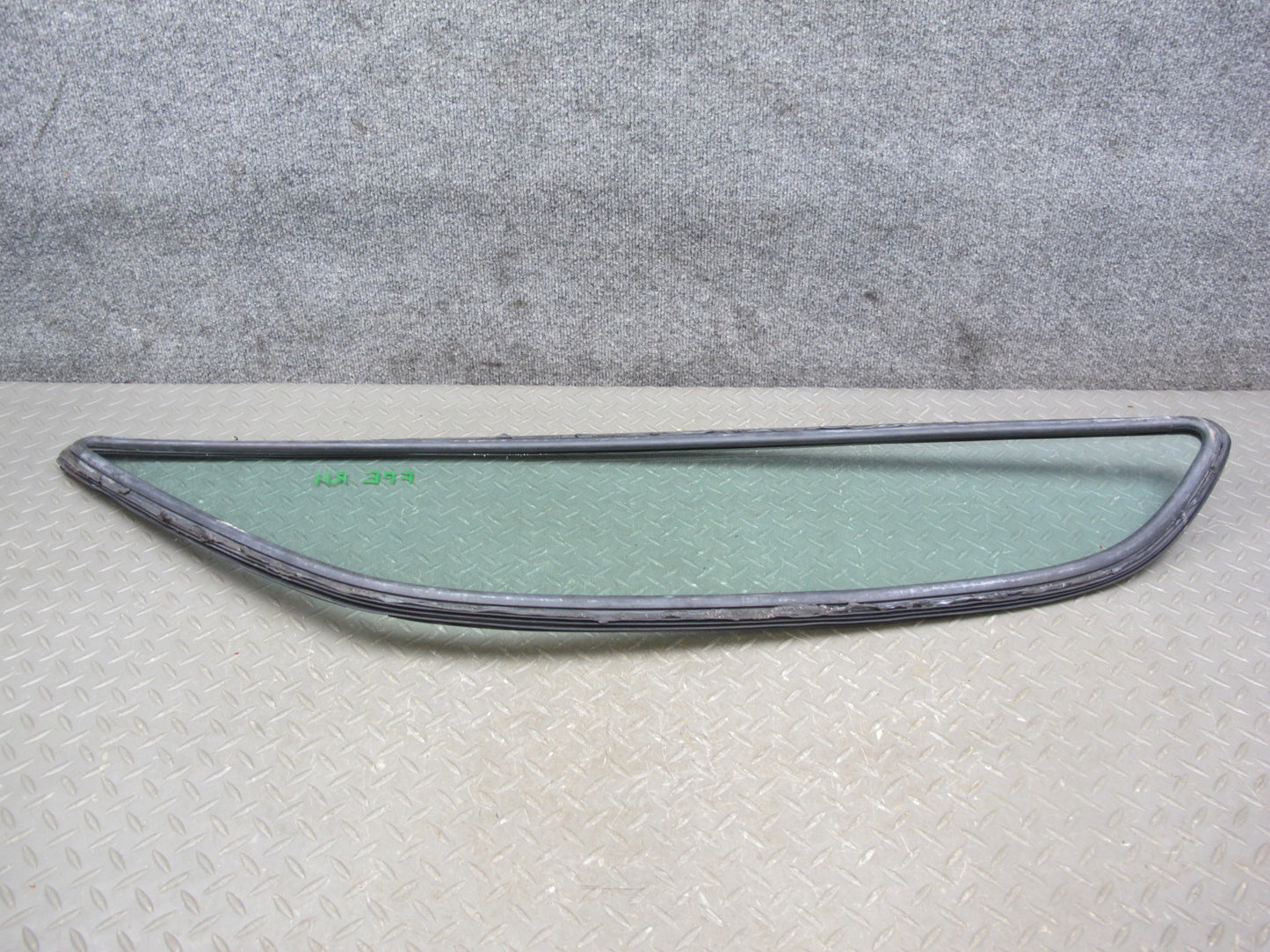 1983-1991 Porsche 928 S Rear Right Passenger Side Quarter Window Glass W/ Seal