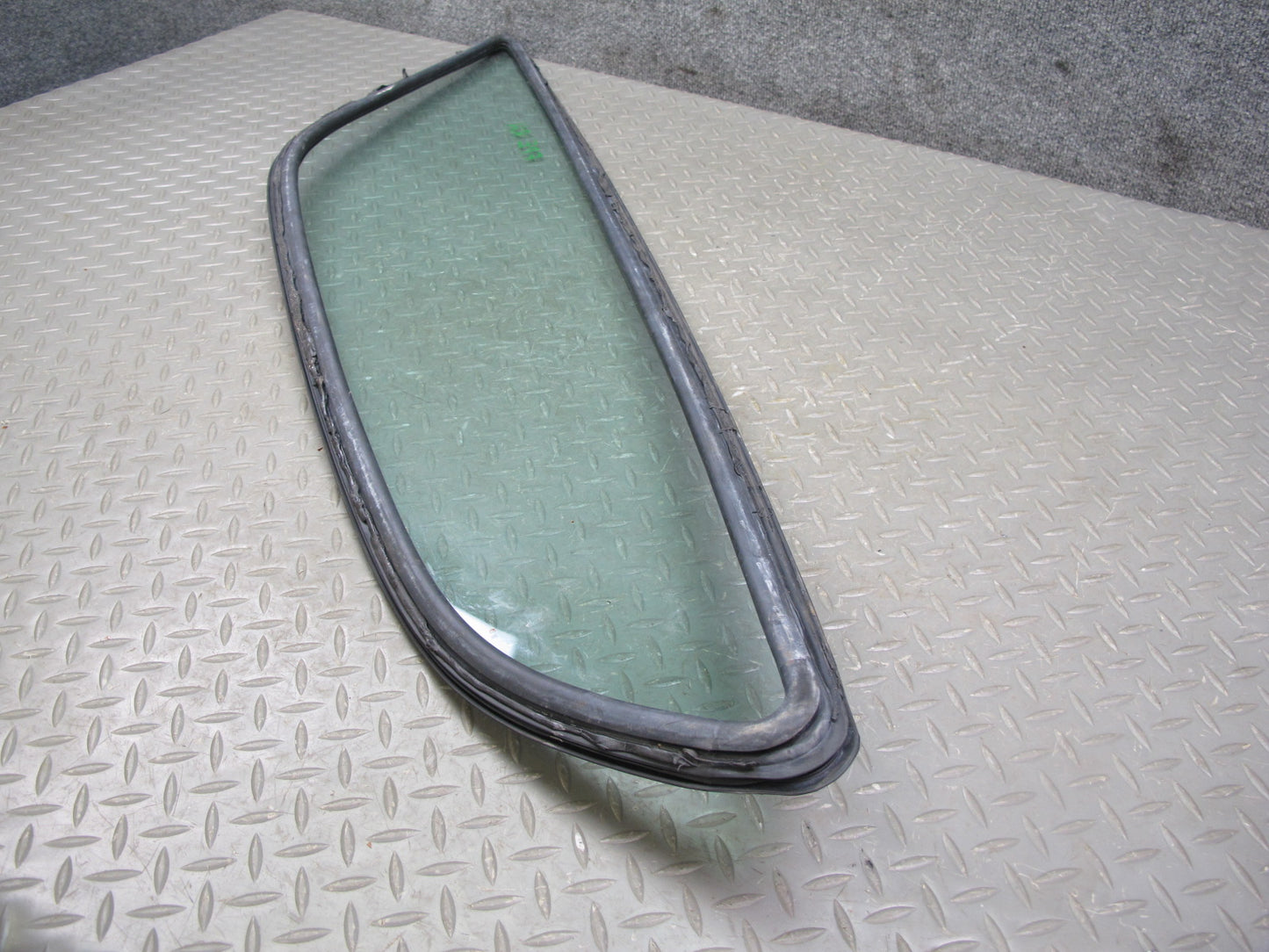 1983-1991 Porsche 928 S Rear Right Passenger Side Quarter Window Glass W/ Seal