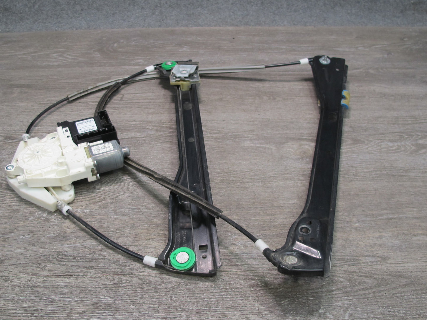 06-09 VW R32 GTI Rabbit MK5 2-DR Right Door Window Regulator w Motor OEM