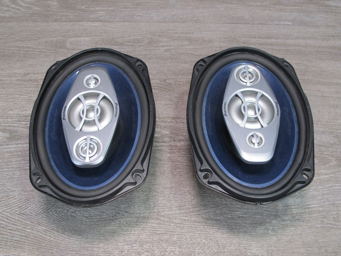 Set of 2 Pioneer TS-A6980R Audio Speaker