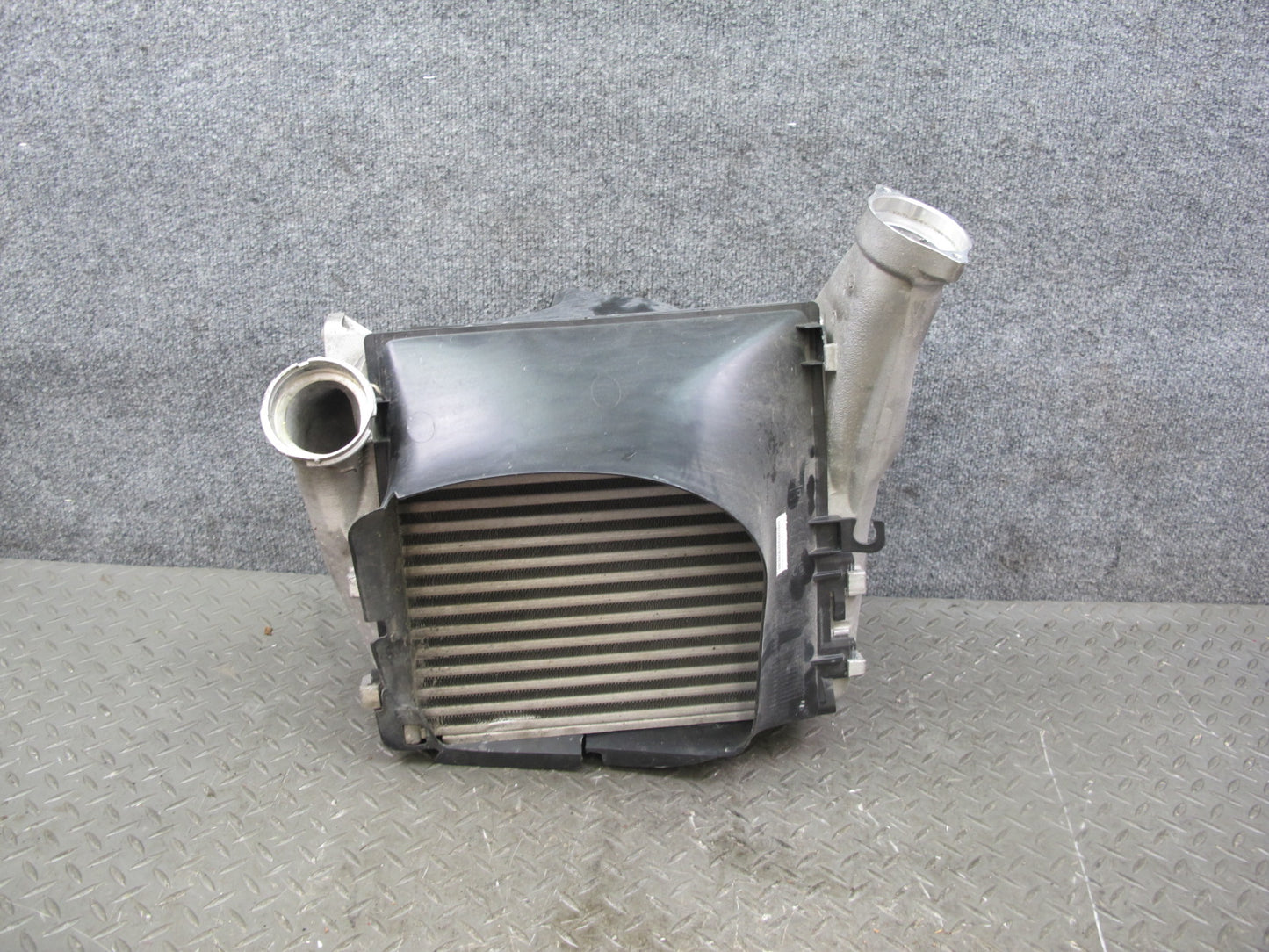 2011-2018 Porsche Cayenne 958 4.8L Turbo Right Intercooler Unit w Shroud