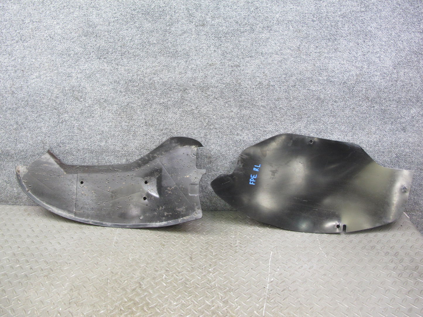 1984-1989 Porsche 928 S Rear Left & Right Side Wheel Cover Splash Guard Set