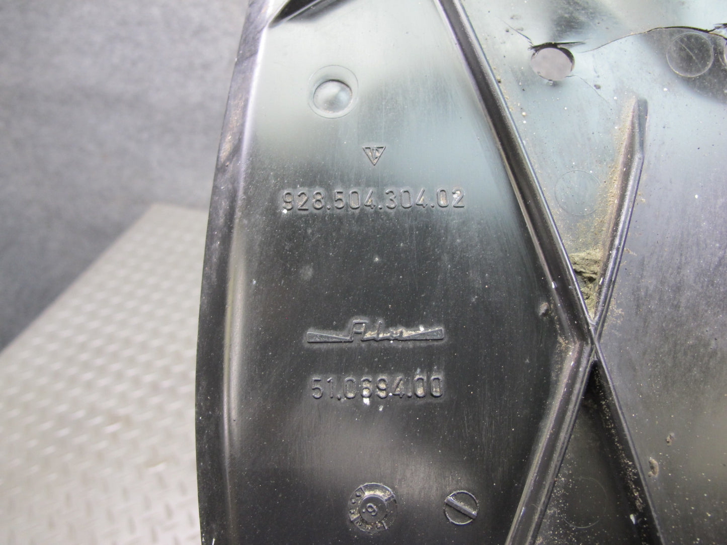 1984-1989 Porsche 928 S Rear Left & Right Side Wheel Cover Splash Guard Set