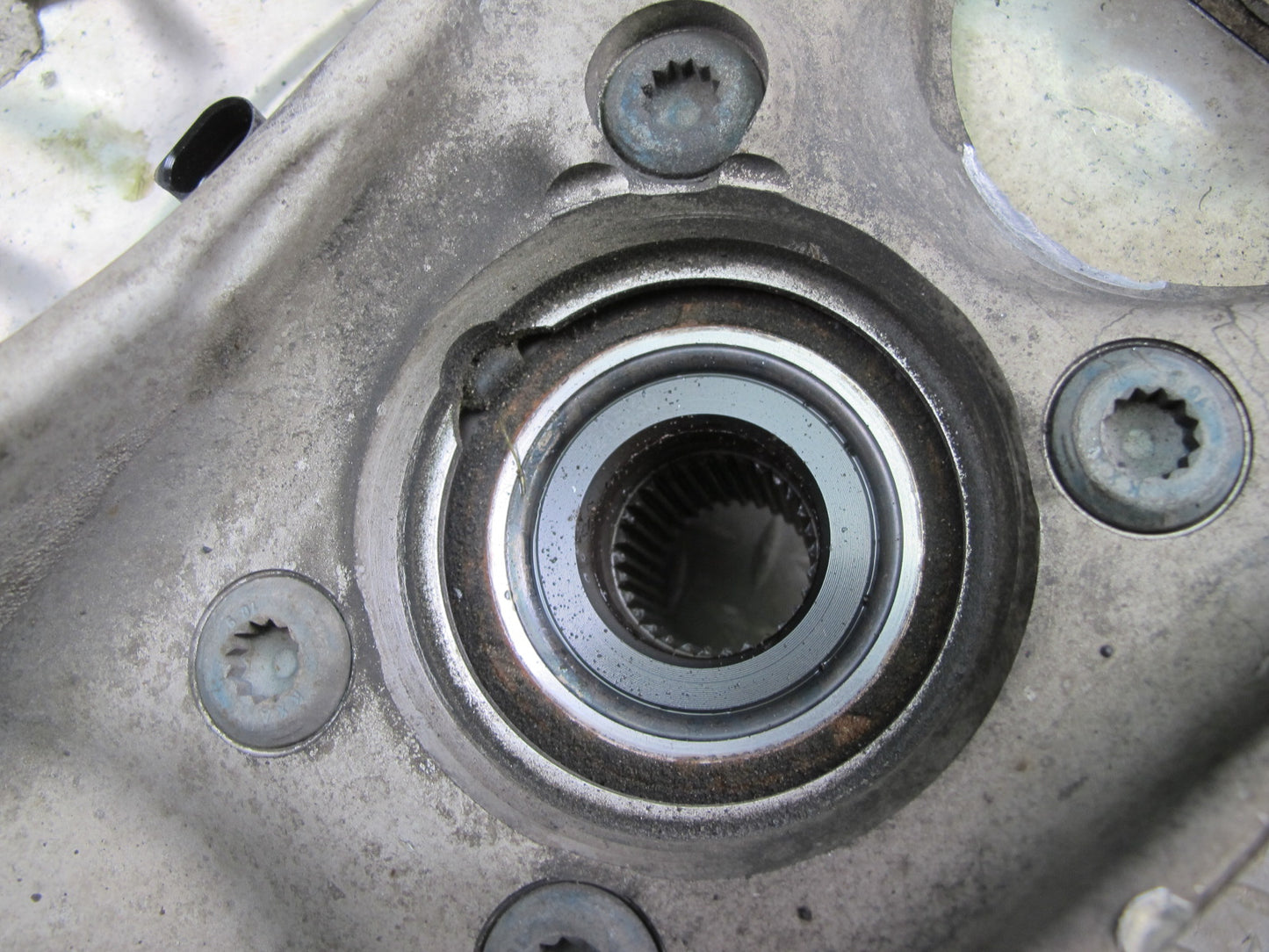 2011-2018 Porsche Cayenne 958 AWD Front Right Spindle Knuckle Wheel Hub Bearing