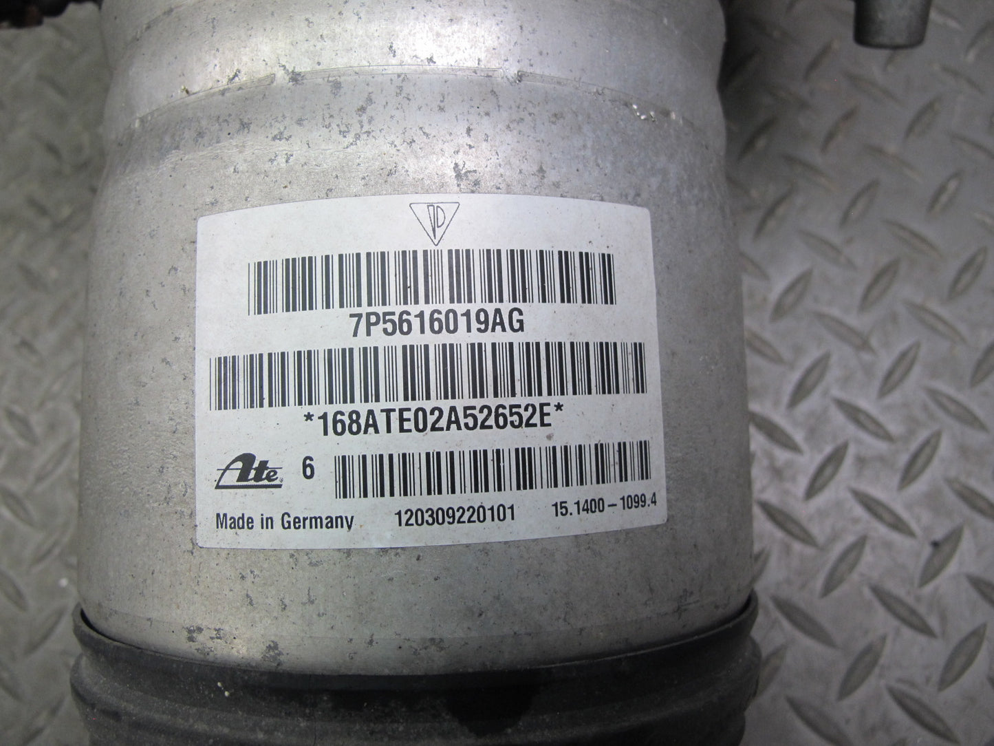 2012-2014 Porsche Cayenne 958 AWD Rear Left Air Spring Strut Shock Absorber