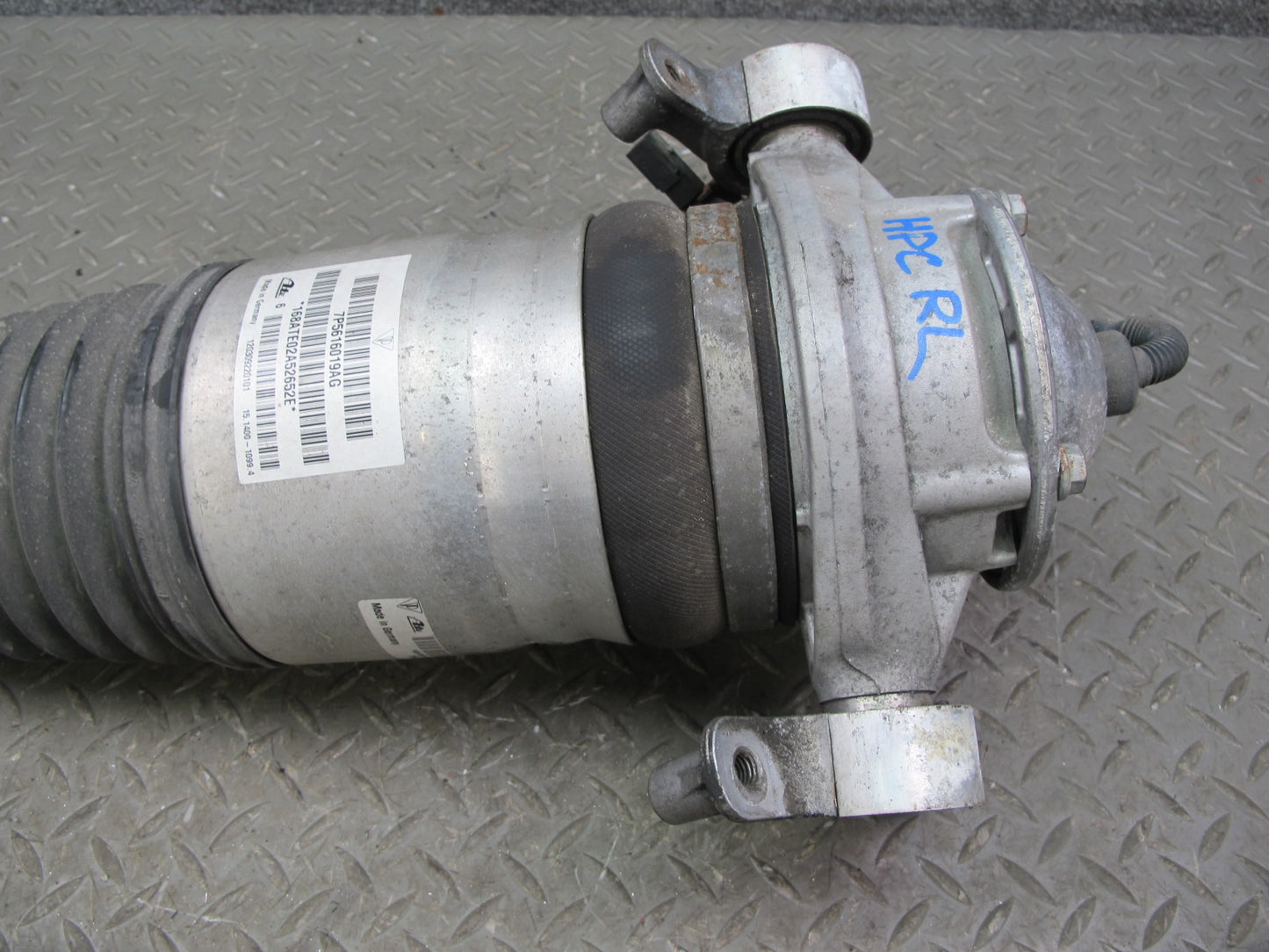 2012-2014 Porsche Cayenne 958 AWD Rear Left Air Spring Strut Shock Absorber