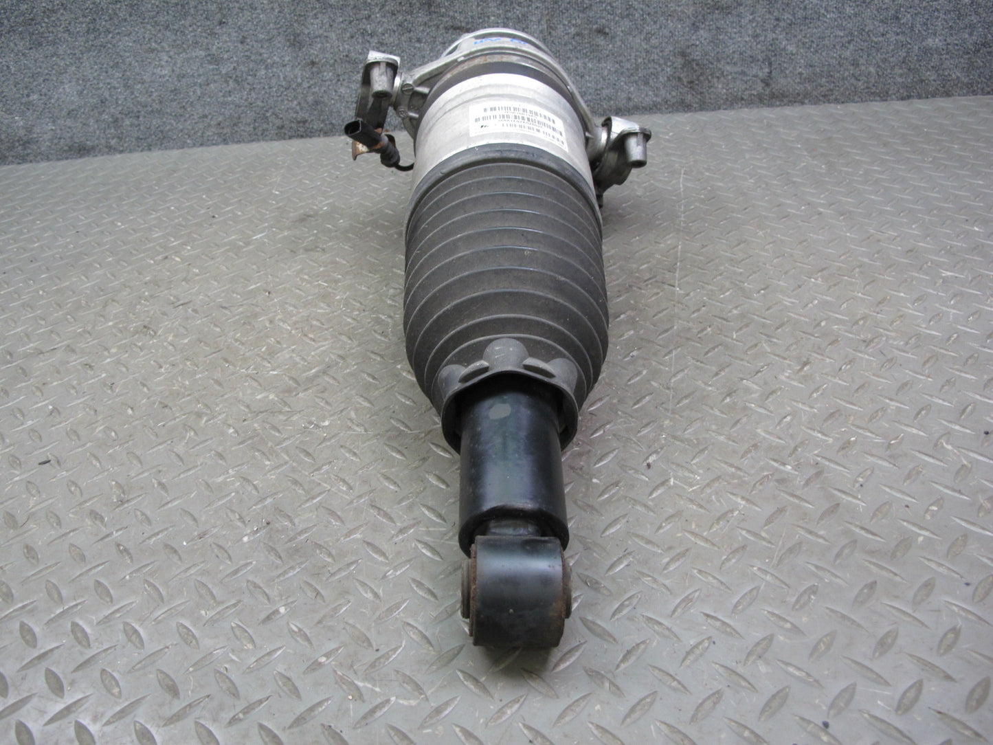 2012-2014 Porsche Cayenne 958 AWD Rear Left Air Spring Strut Shock Absorber