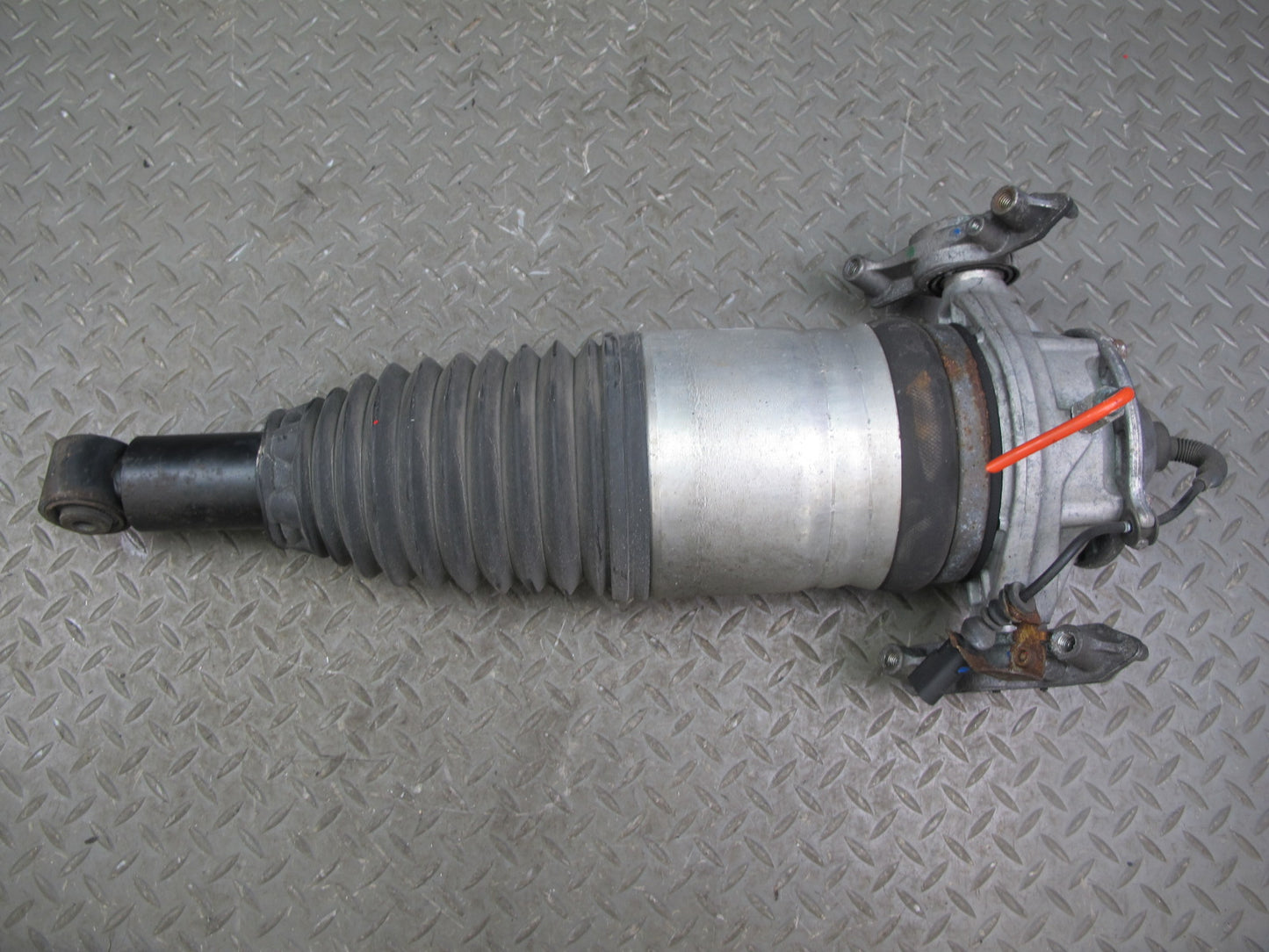 2012-2014 Porsche Cayenne 958 AWD Rear Left Air Spring Strut Shock Absorber