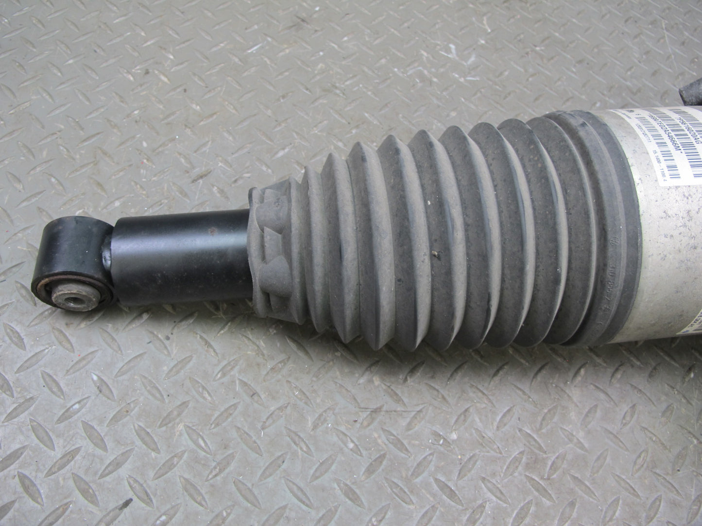 2012-2014 Porsche Cayenne 958 AWD Rear Right Air Spring Strut Shock Absorber