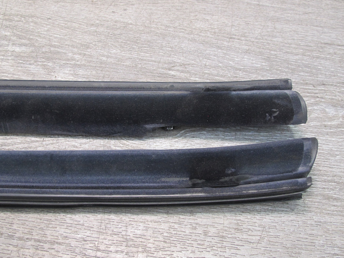 01-06 BMW E46 3-SERIES Convertible Set of 2 Center Window Weatherstrip Guide OEM