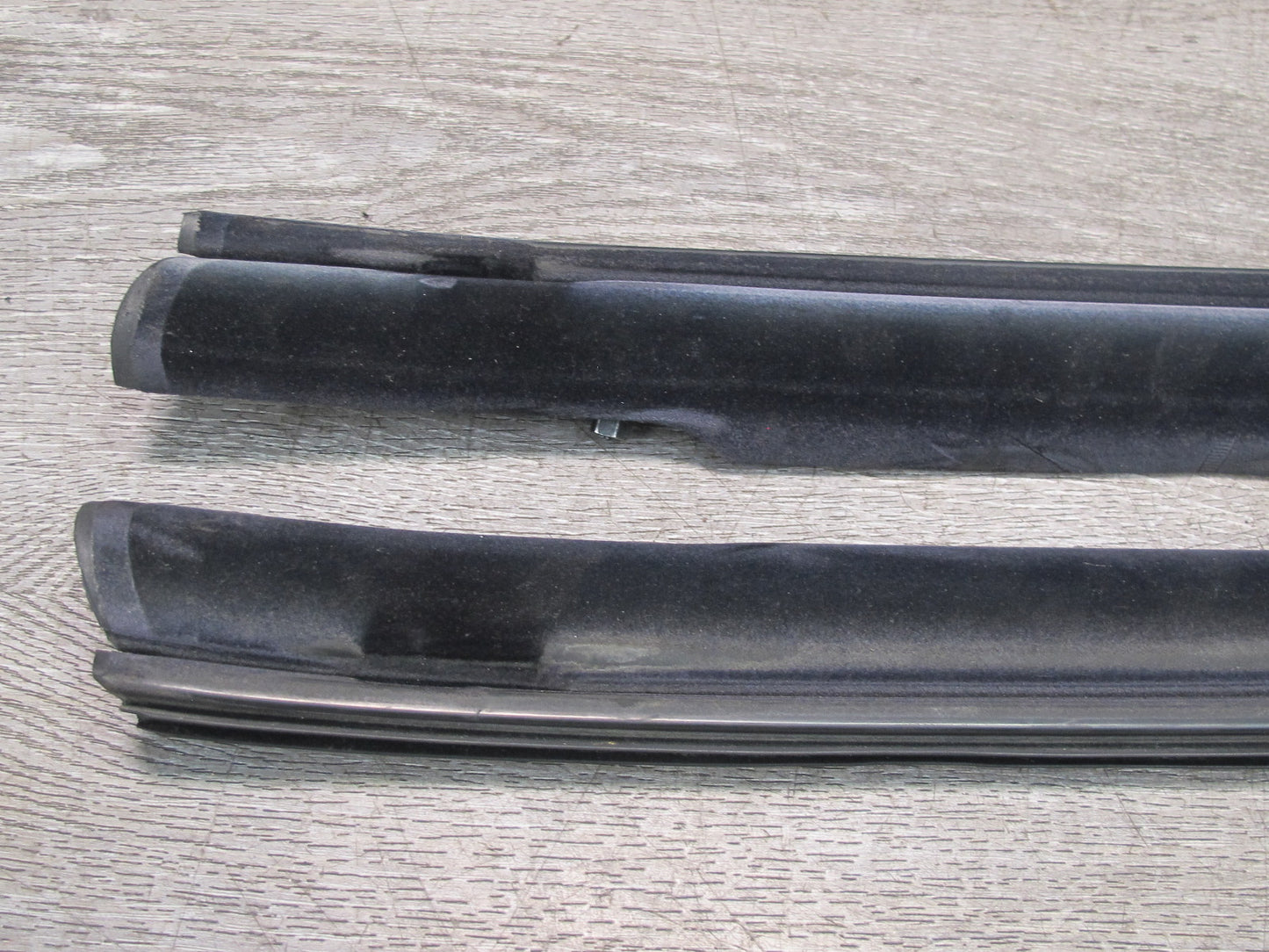 01-06 BMW E46 3-SERIES Convertible Set of 2 Center Window Weatherstrip Guide OEM