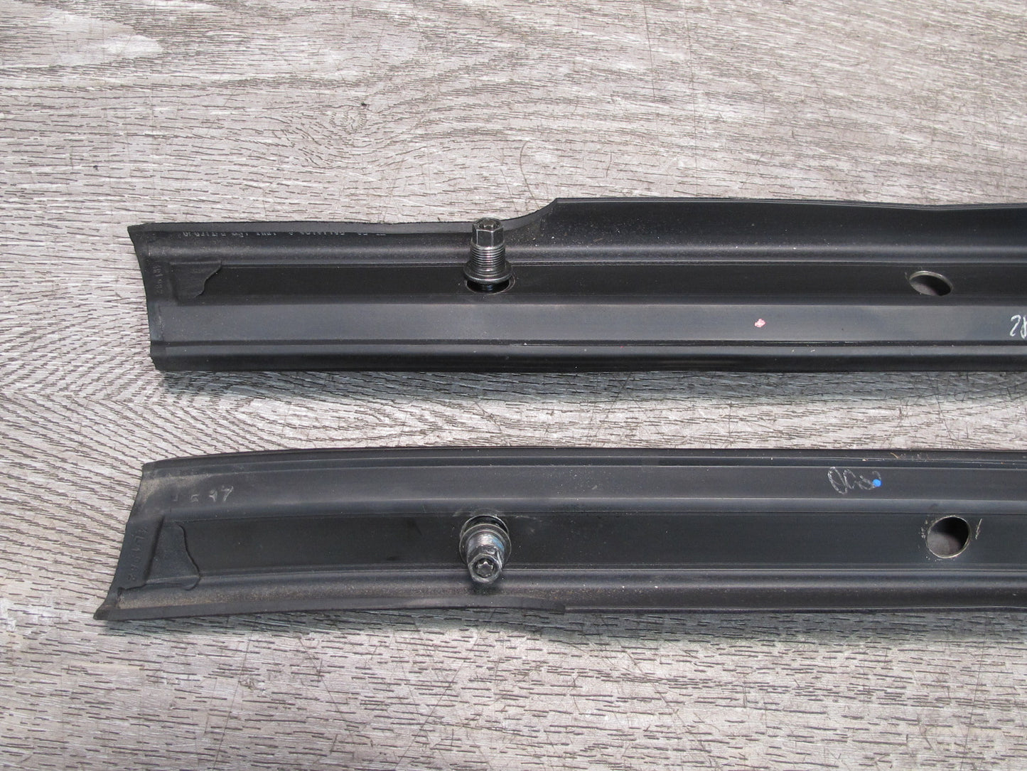 01-06 BMW E46 3-SERIES Convertible Set of 2 Center Window Weatherstrip Guide OEM