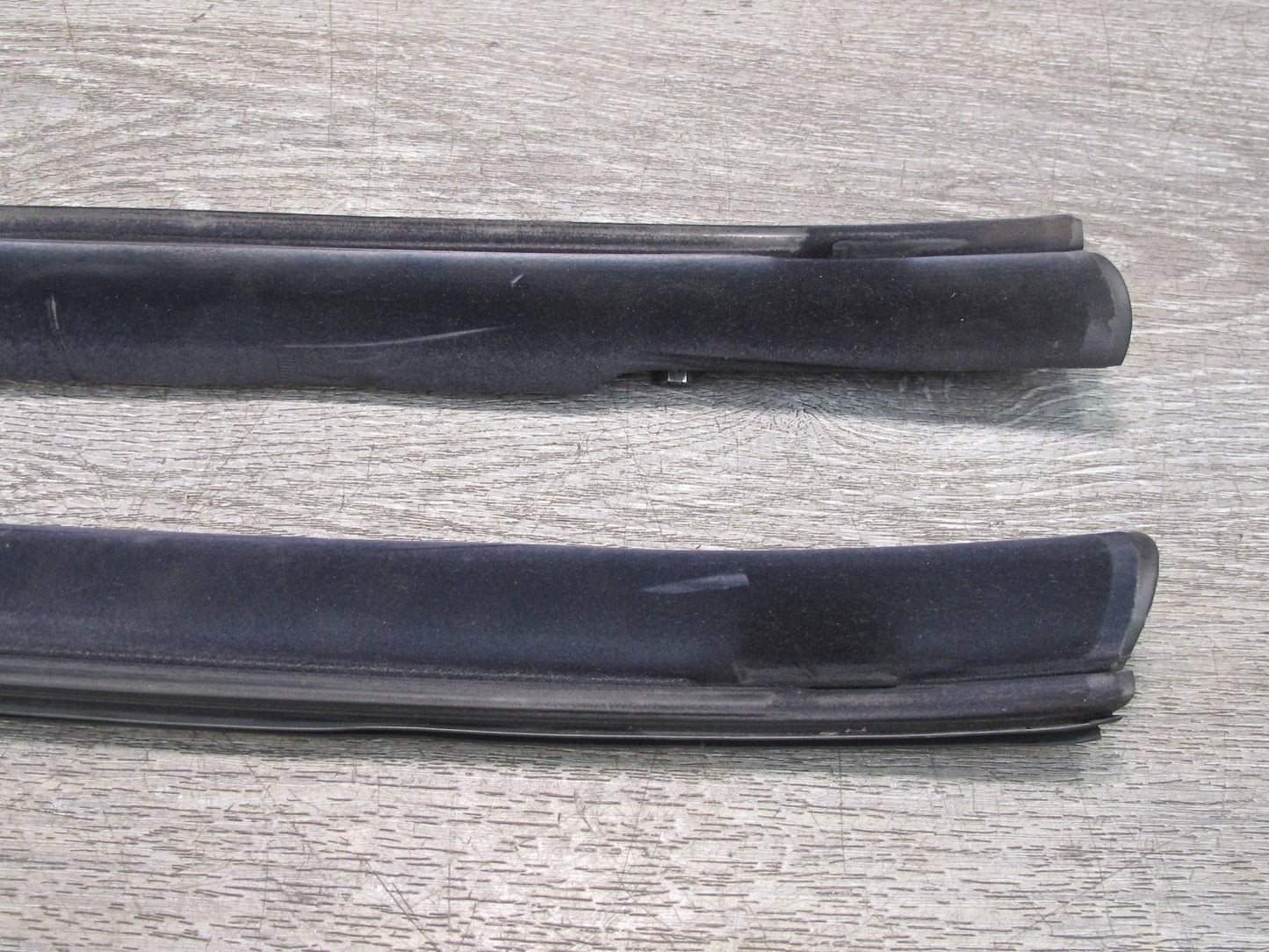 01-06 BMW E46 3-SERIES Convertible Set of 2 Center Window Weatherstrip Guide OEM