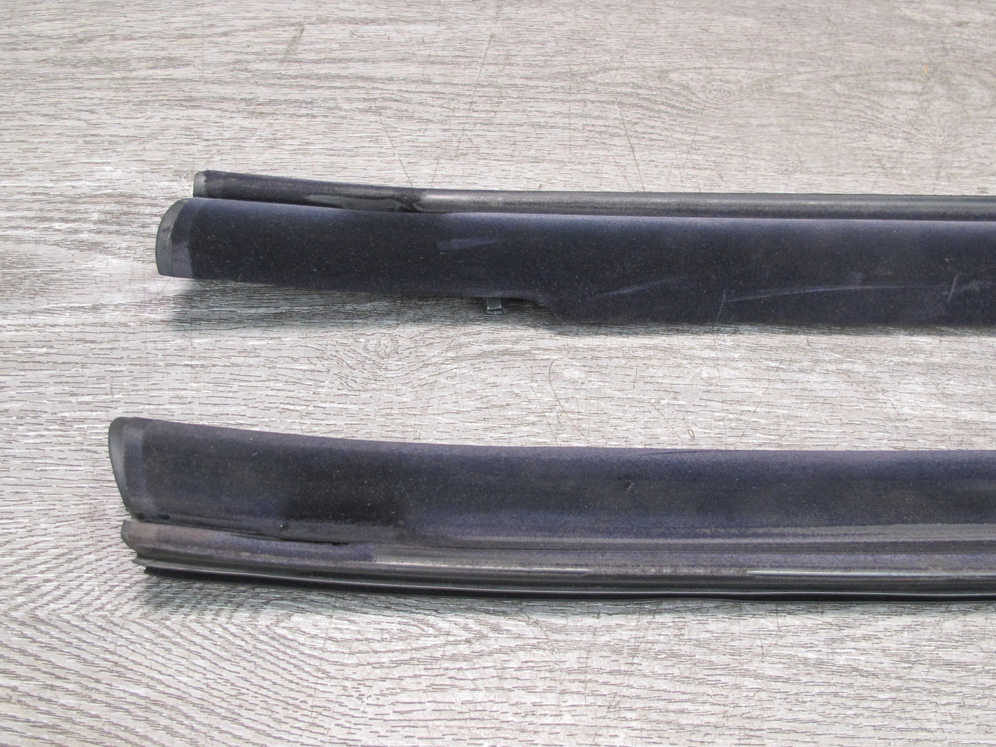 01-06 BMW E46 3-SERIES Convertible Set of 2 Center Window Weatherstrip Guide OEM