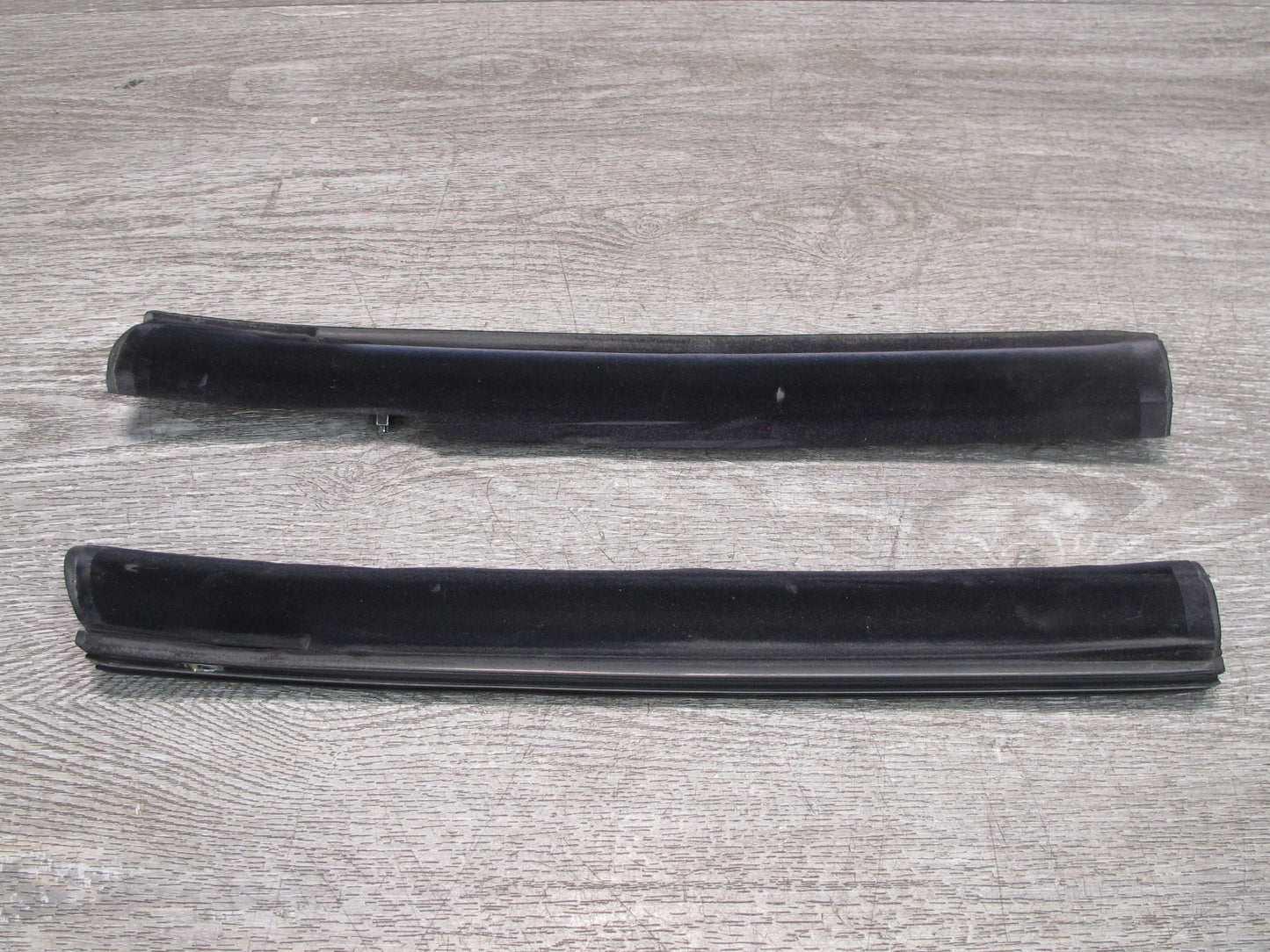 01-06 BMW E46 3-SERIES Convertible Set of 2 Center Window Weatherstrip Guide OEM