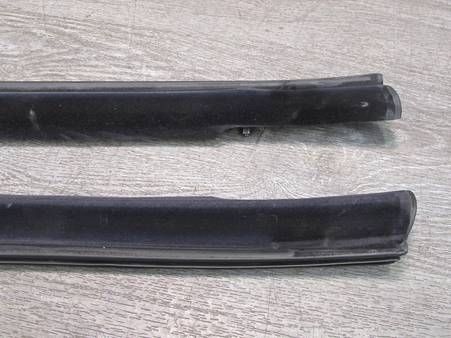 01-06 BMW E46 3-SERIES Convertible Set of 2 Center Window Weatherstrip Guide OEM