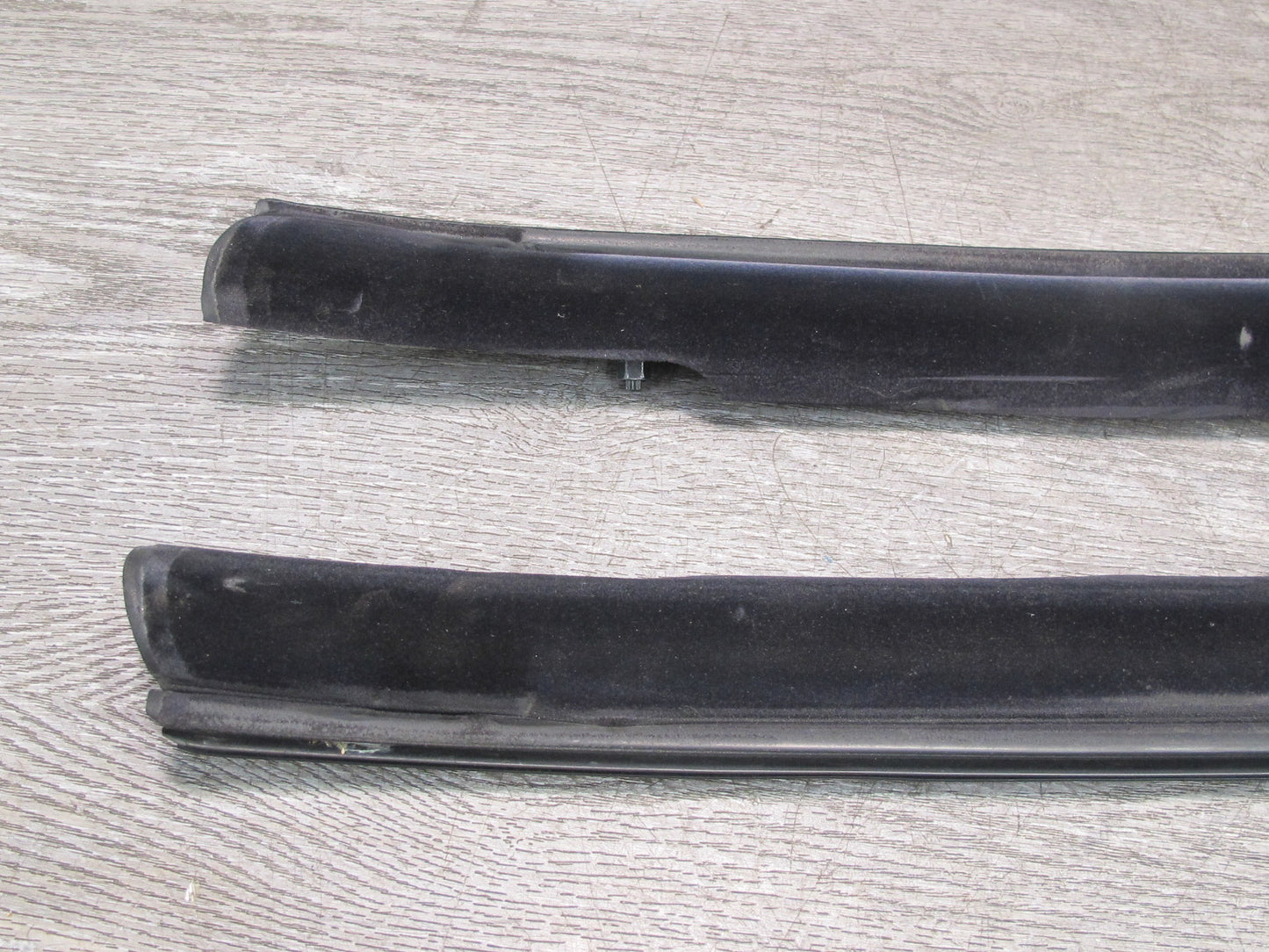 01-06 BMW E46 3-SERIES Convertible Set of 2 Center Window Weatherstrip Guide OEM