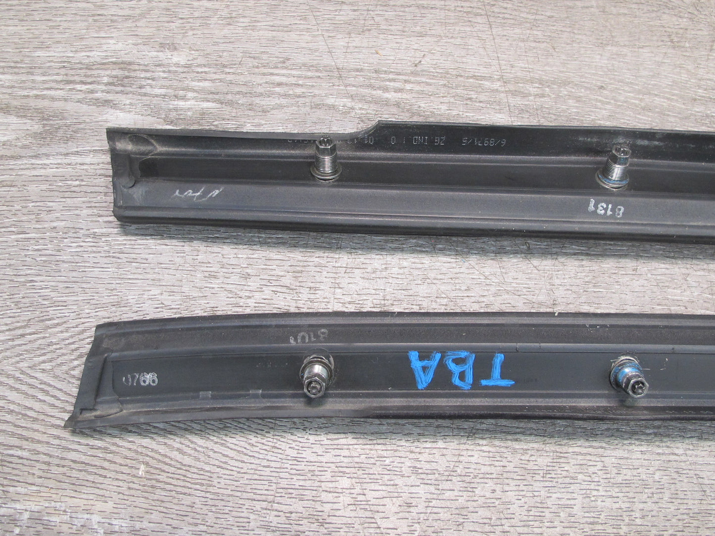 01-06 BMW E46 3-SERIES Convertible Set of 2 Center Window Weatherstrip Guide OEM