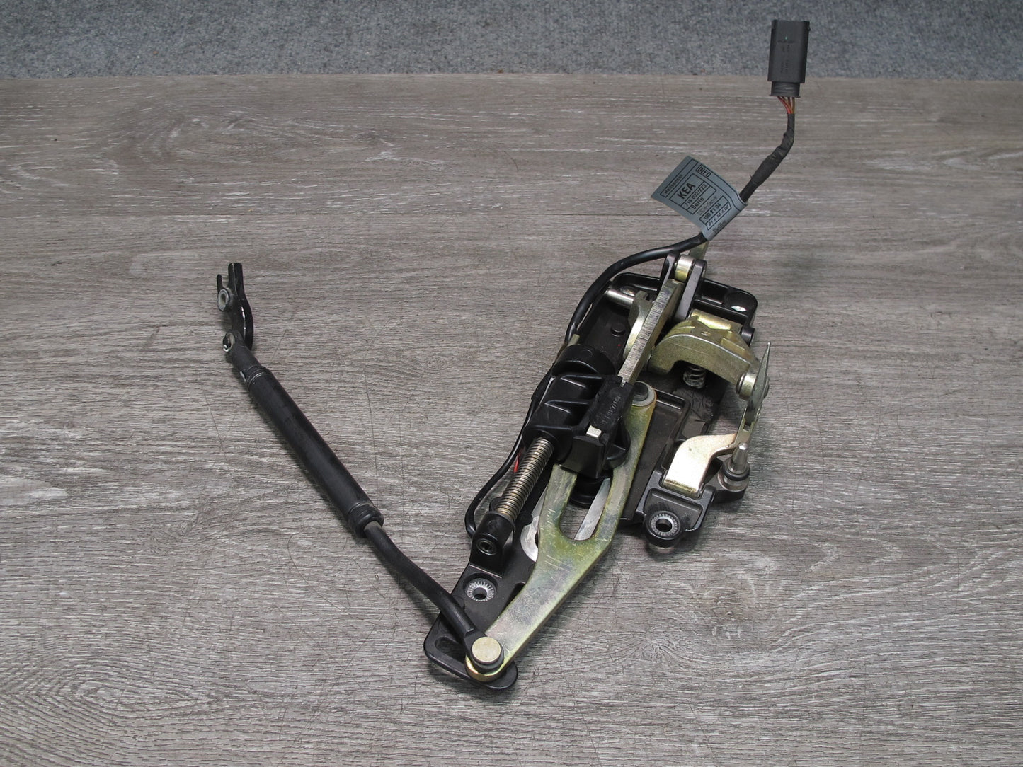 01-06 BMW E46 Convertible Set of 2 Soft TOP Roof Left & Right Lock Latch OEM