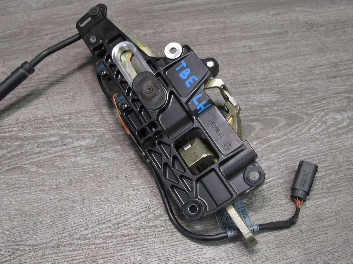 01-06 BMW E46 Convertible Set of 2 Soft TOP Roof Left & Right Lock Latch OEM