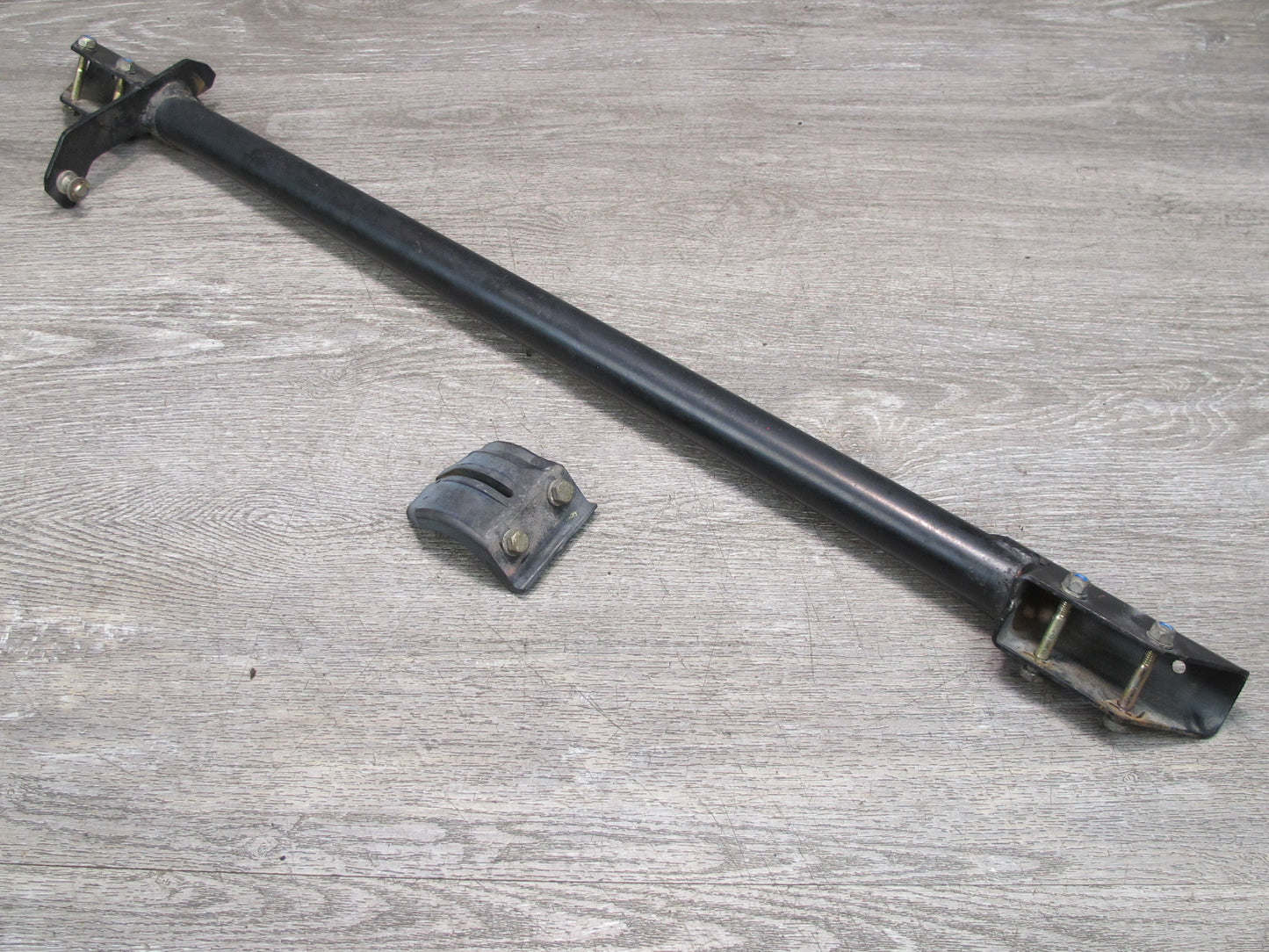 1978-1995 Porsche 928 S Pop-up Headlight Center Shaft Swivel Bar