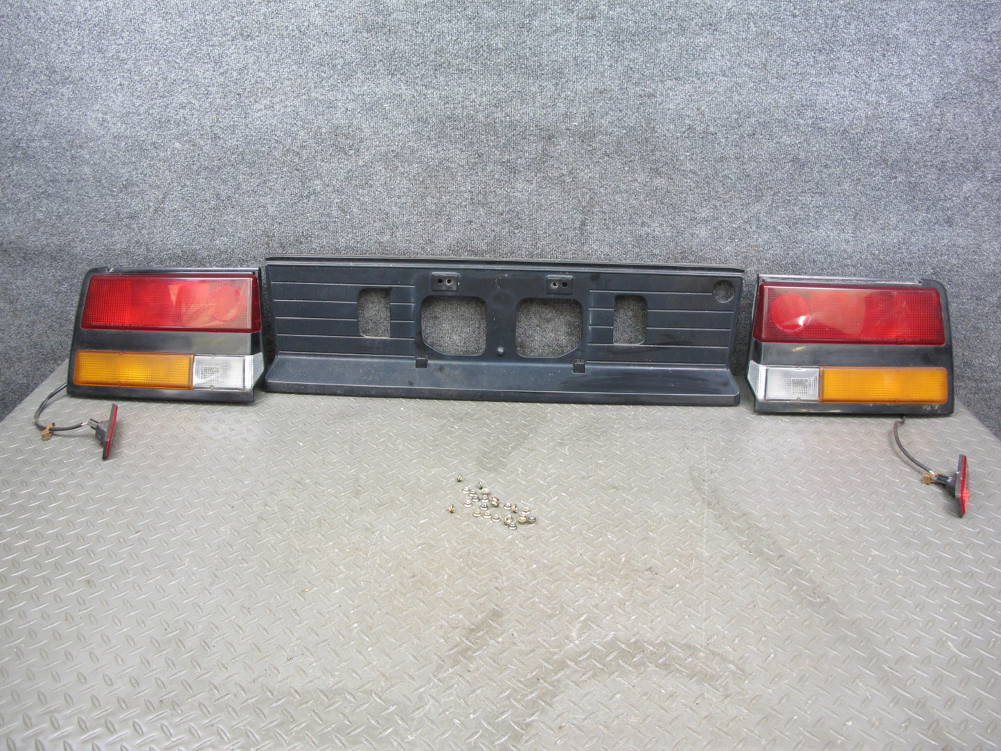 85-86 Toyota MR2 Rear Taillight Lamp Side Marker Light License Plate Set OEM